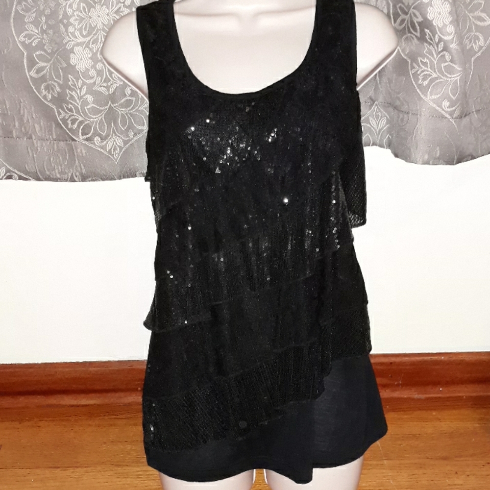 NWOT Sequenced tiered Deb tank top size L